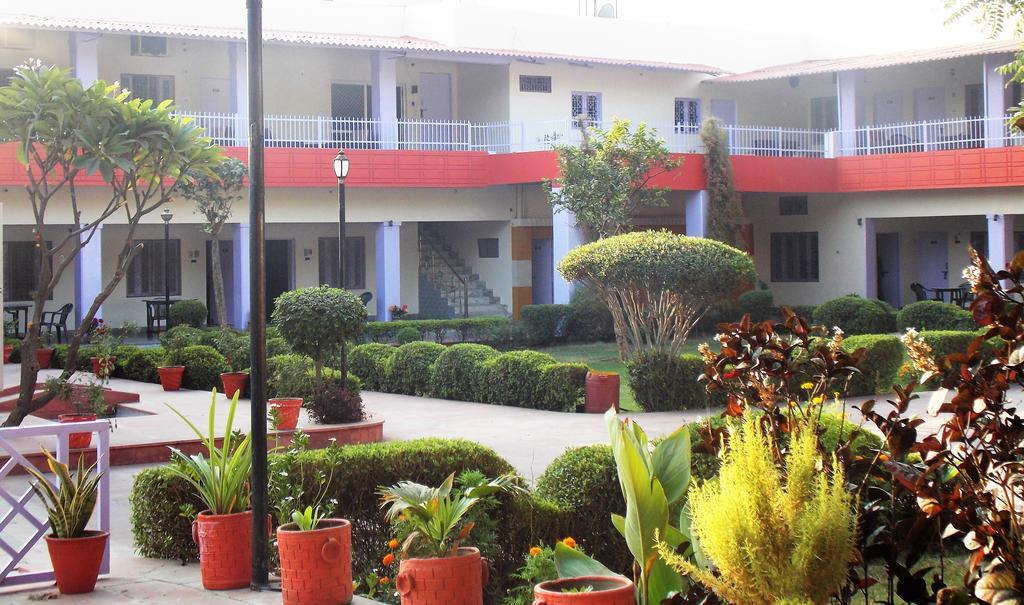 Hotel Goverdhan Tourist Complex Fatehpur Sīkri Esterno foto