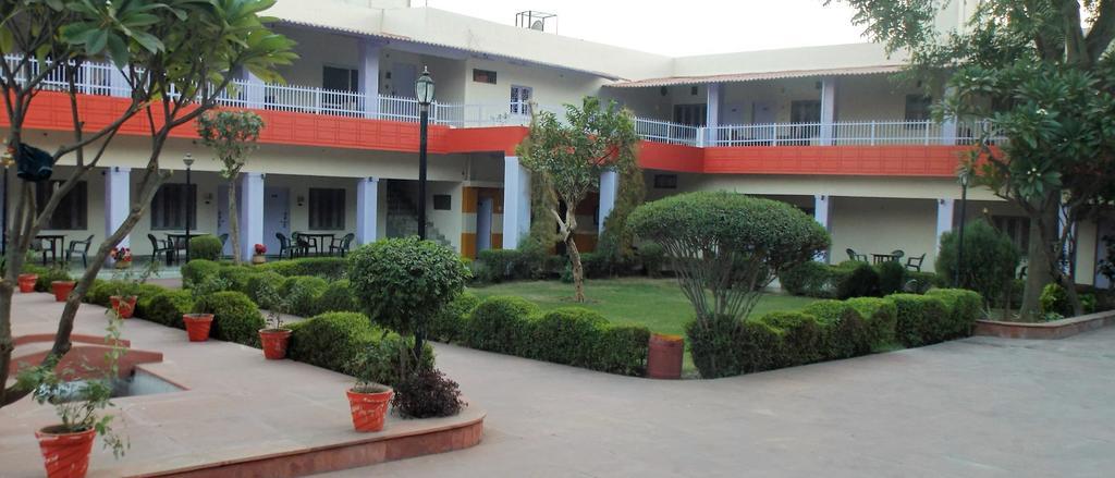 Hotel Goverdhan Tourist Complex Fatehpur Sīkri Esterno foto