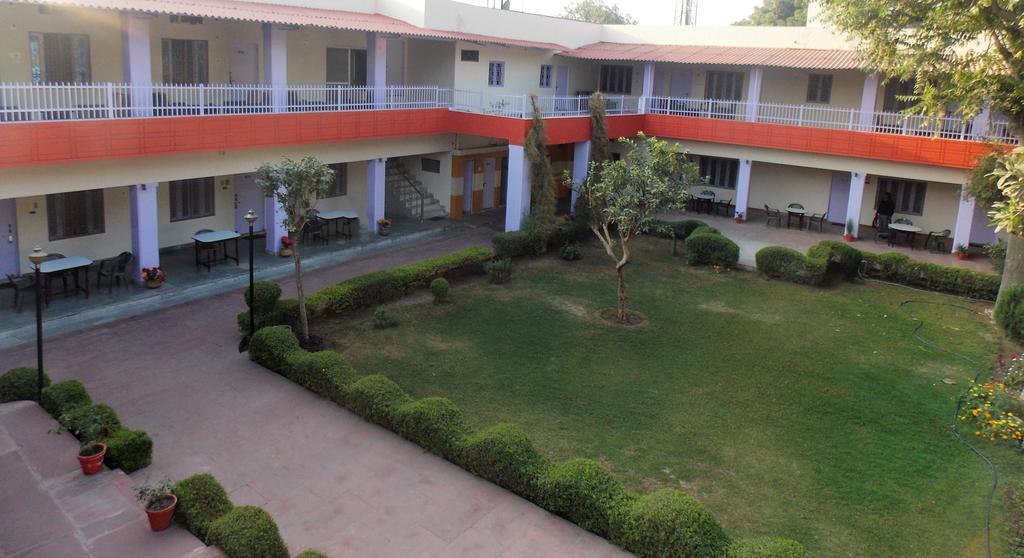 Hotel Goverdhan Tourist Complex Fatehpur Sīkri Esterno foto